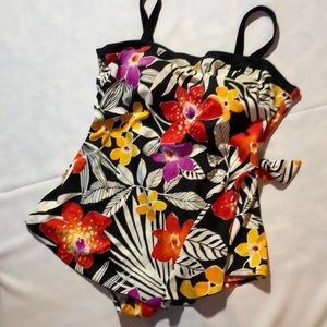 "Maxine of Hollywood" side drape  NWOT  20W